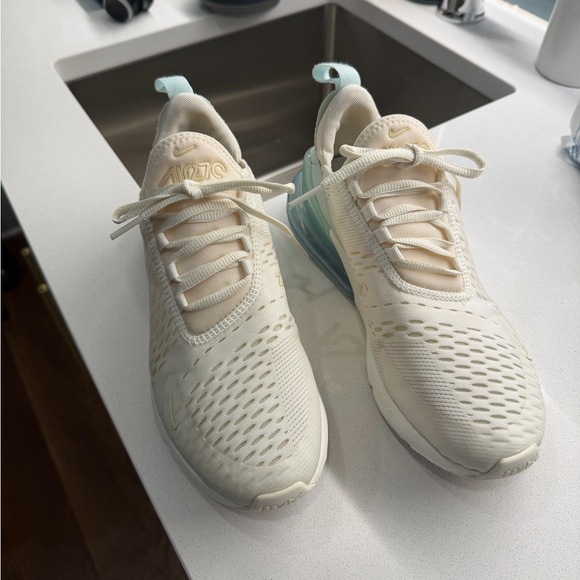 Nike Air Max 270 Sneakers - Picture 6 of 16